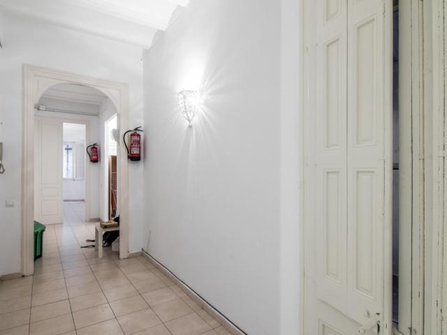 Spacious double bedroom close to Universitat de Barcelona