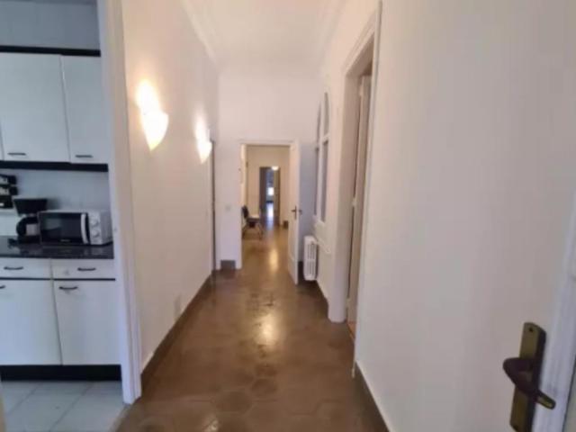 Spacious double bedroom in Sant Gervasi Galvany