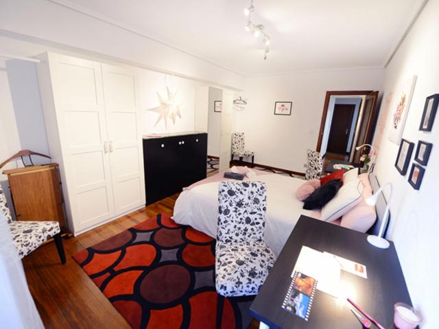 Spacious double bedroom near the Santutxu metro