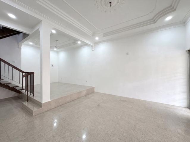 Spacious Double Storey House In Taman Mega Jaya 2x Balcony Renovated