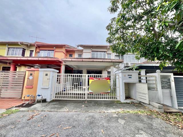 SPACIOUS Double Storey terrace 22x80 Bandar Seri Putra Kajang