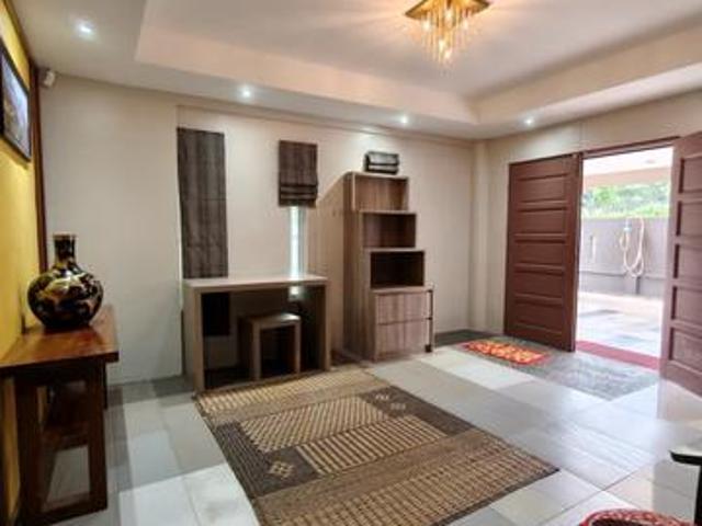 Spacious Double Storey Terrace Corner House For RentBatu Lintang