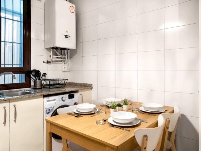 Spacious double room with balcony in Barcelona