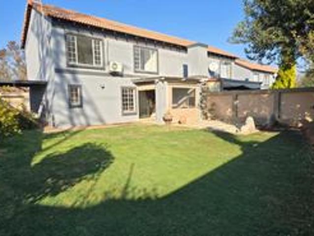 spacious duplex available to rent in.