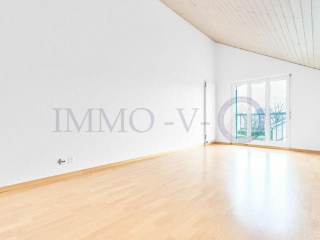 SPACIOUS DUPLICATE WITH IDEAL LOCATION