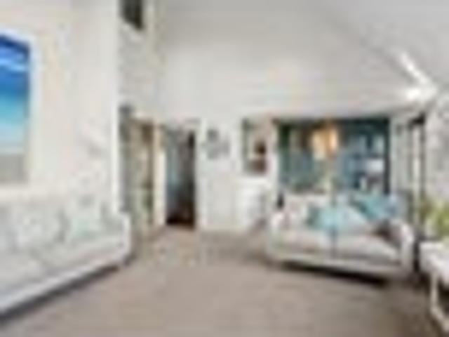 SPACIOUS, EASY LIVING & CLOSE TO THE CITY