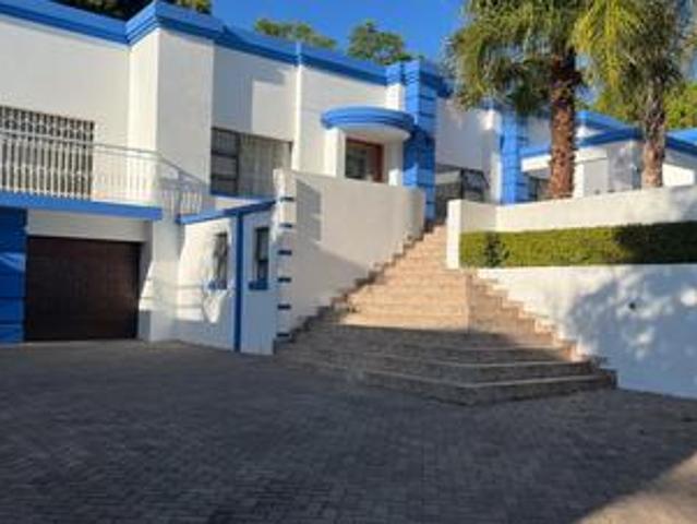 spacious & elegant 4 bedroom family.