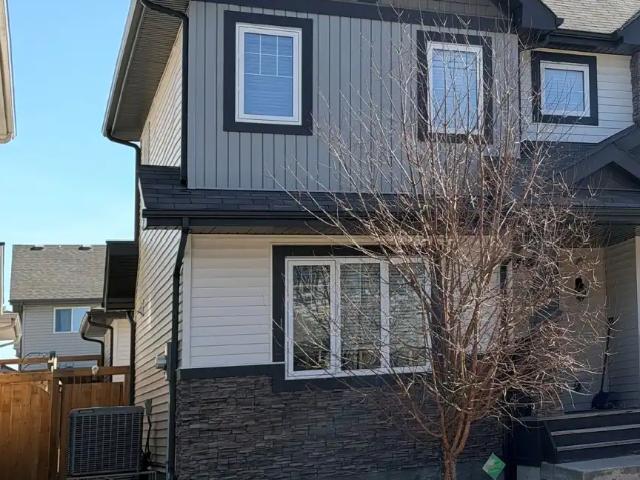 Spacious end unit townhome with finished basement in Glenridding Heights