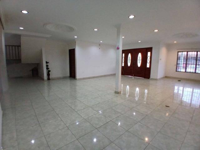 SPACIOUS ENDLOT Double Storey Terrace Taman Sri Andalas Klang