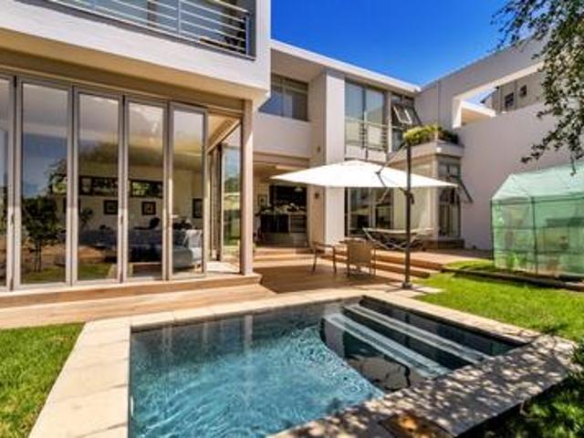 spacious executive residence in secu.