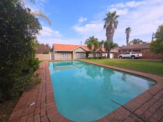 spacious family home to rent in a se.