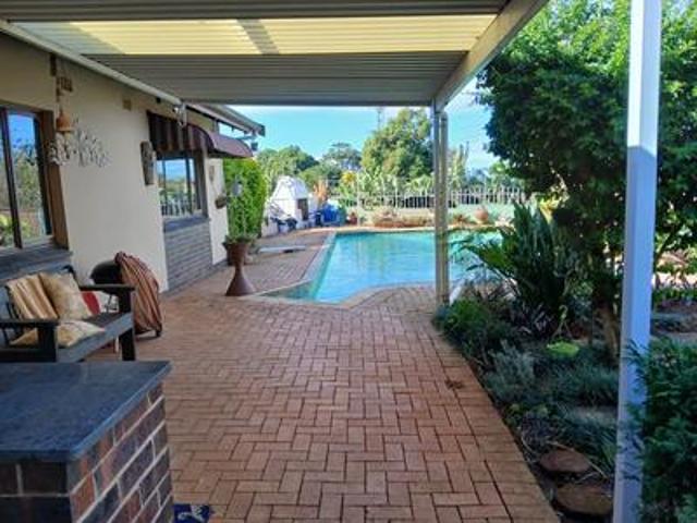 spacious family home with a 2 bed gr.