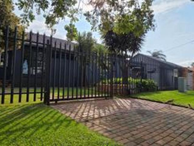 spacious family home with a 2 bedroo.