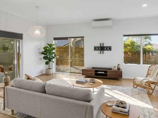 Spacious family home with exceptional indoor outdoor living!