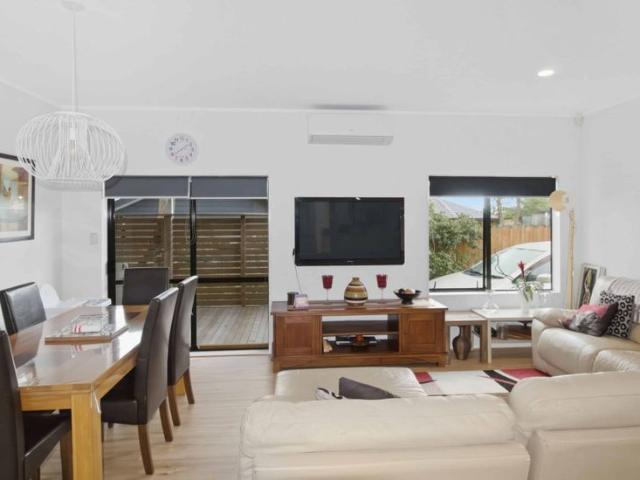 Spacious family home with exceptional indoor outdoor living!