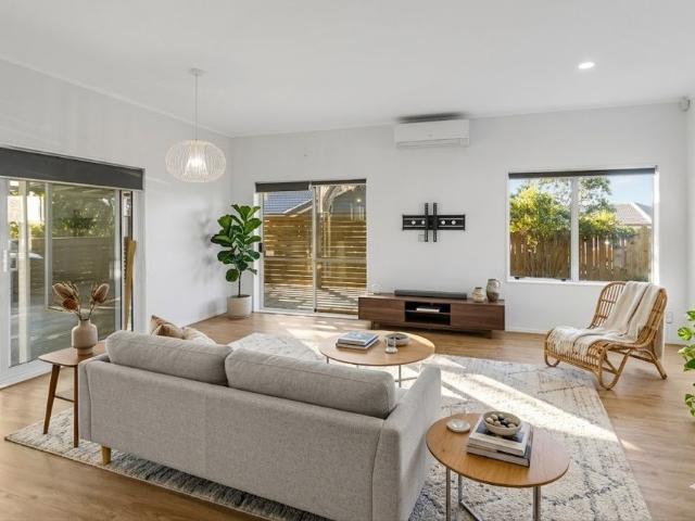 Spacious family home with exceptional indoor outdoor living!