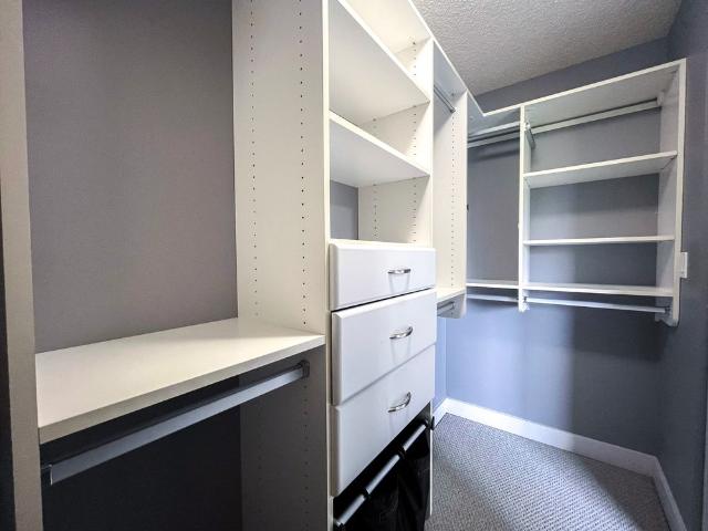 Spacious Family Home With Finished Basement In Macewan | Pet Friendly