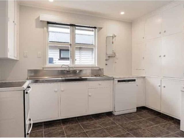 Spacious Family Home with Huge Garage & Rumpus Rooms