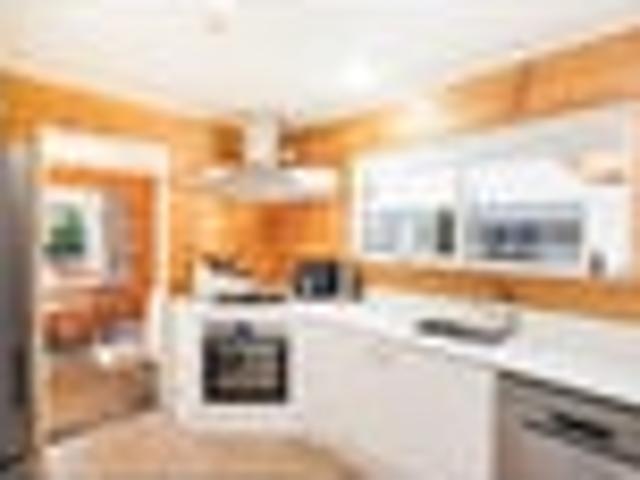 Spacious family home with ideal outdoor spaces!