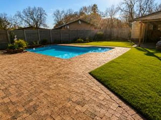? spacious family home with pool, bo.