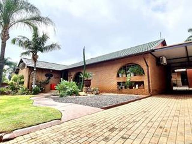 spacious family home with 2 flats in.