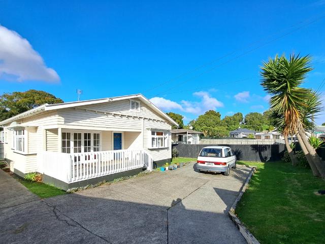 Spacious Family home and garden. 36 Nikau Road, Otahuhu