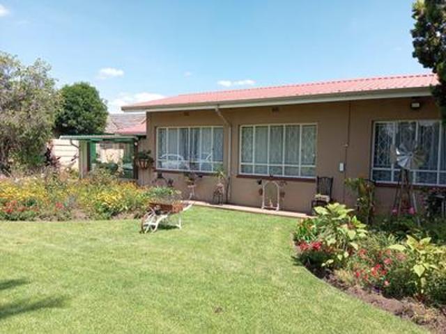 spacious family home close to all am.