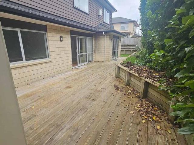 Spacious Family Home Close to Botany Town Centre