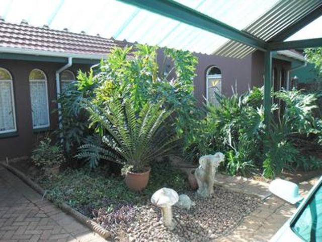 spacious family home good location!