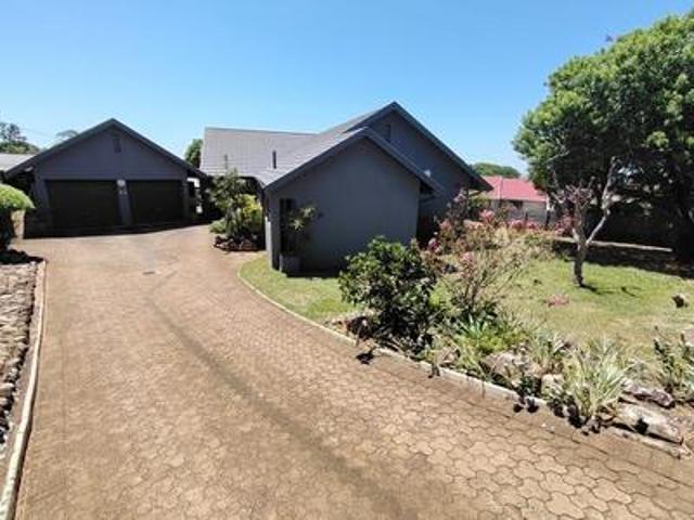 spacious family home herrwood park f.