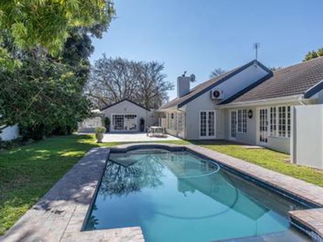 spacious family home in exclusive tw.