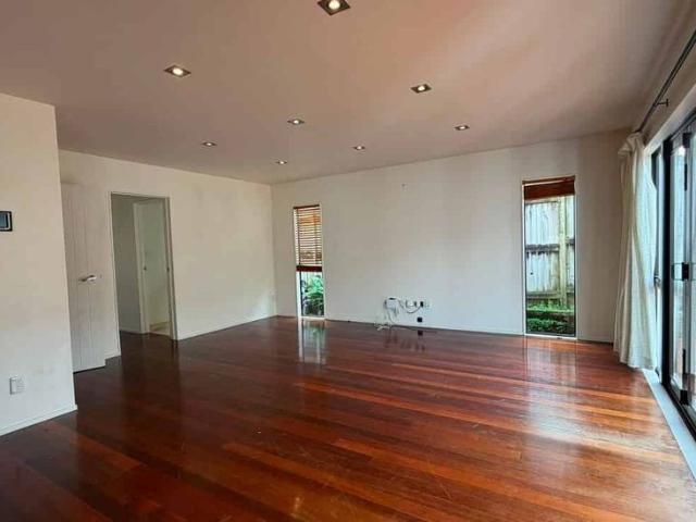Spacious Family Home in Flat Bush