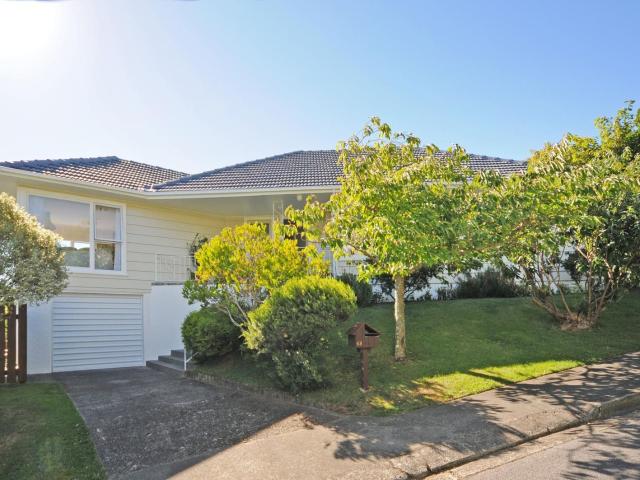 4 double bedroom house in Karori