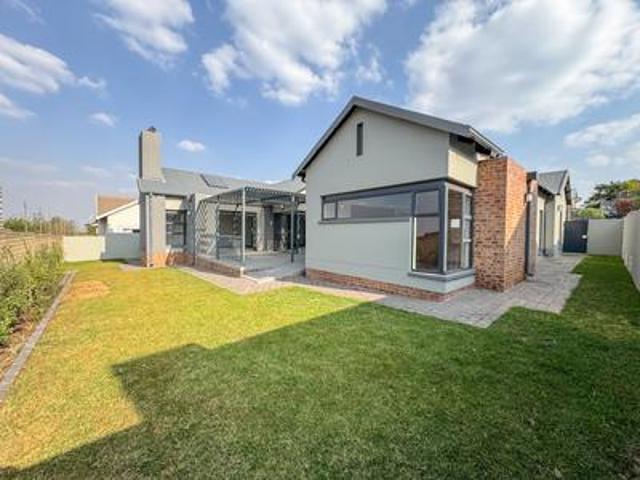 spacious home in midstream estate retire