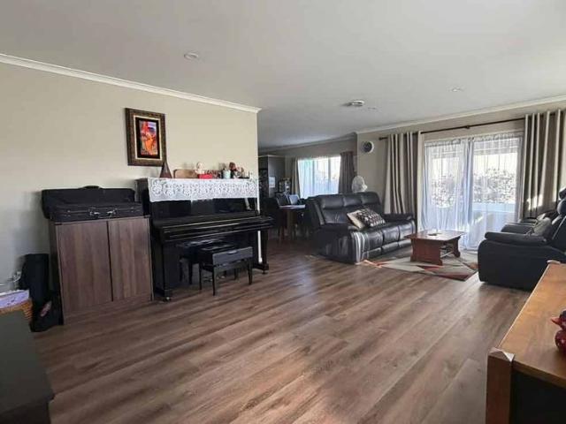 Spacious Family Home in Oteha