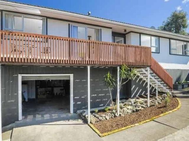 Spacious Family Home in Prime Massey Location