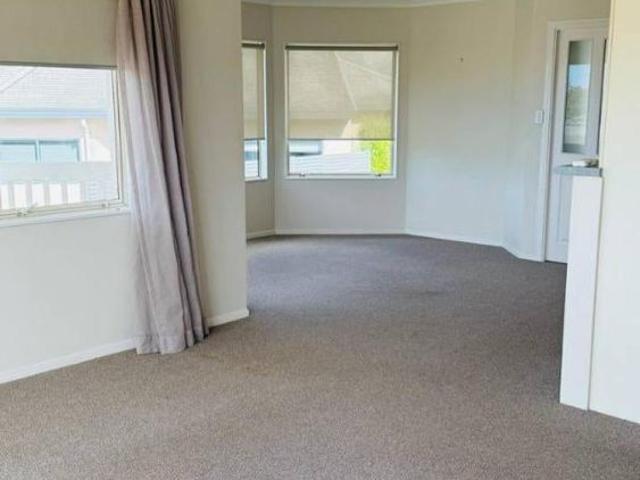 Spacious family home in Stanmore Bay