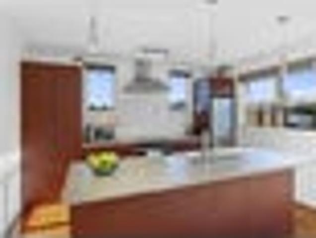 SPACIOUS FAMILY HOME MUST BE SOLD!