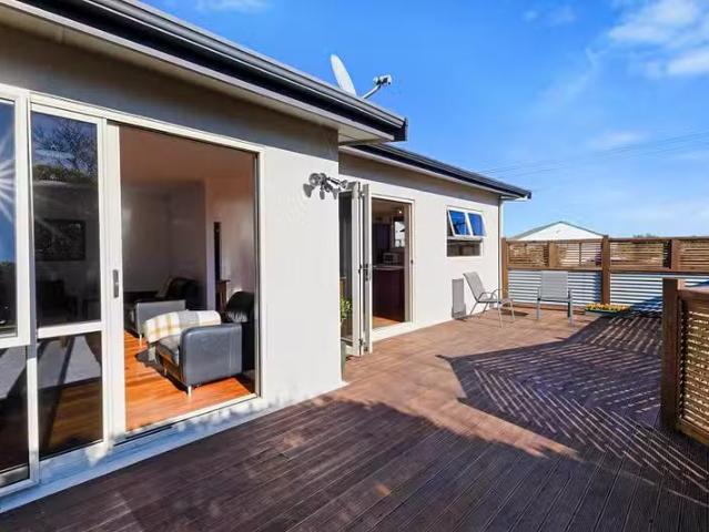 SPACIOUS FAMILY HOME MUST BE SOLD! First National Real Est.