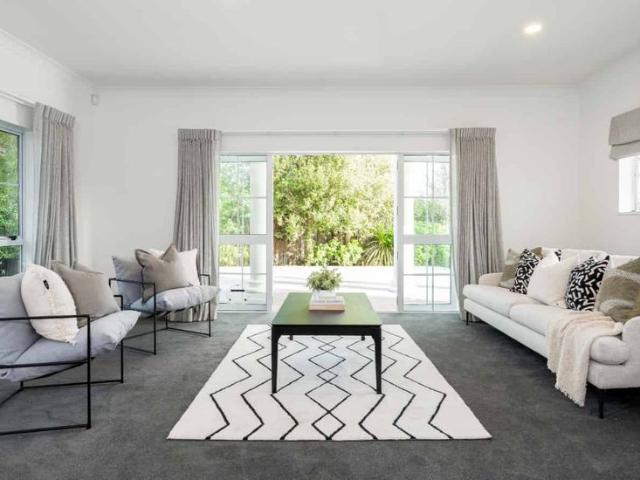 Spacious Family Home Overlooking Travis Wetlands