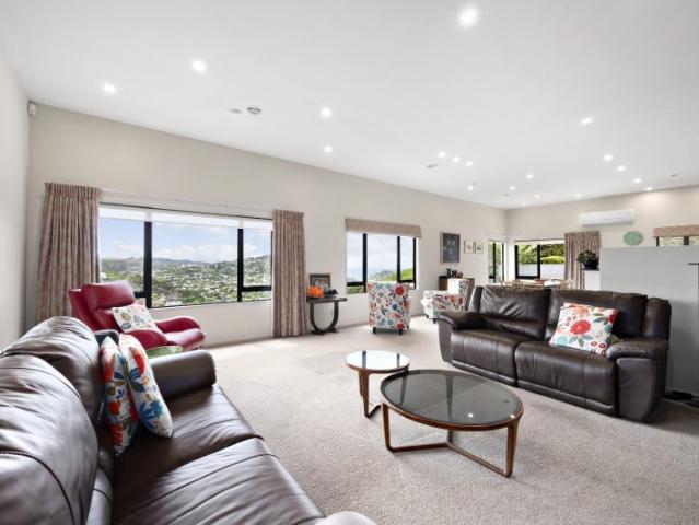 Spacious Family Home + Sun + Views