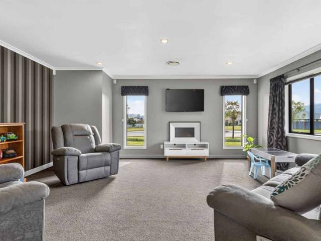 Spacious Family Living on Ridgeview