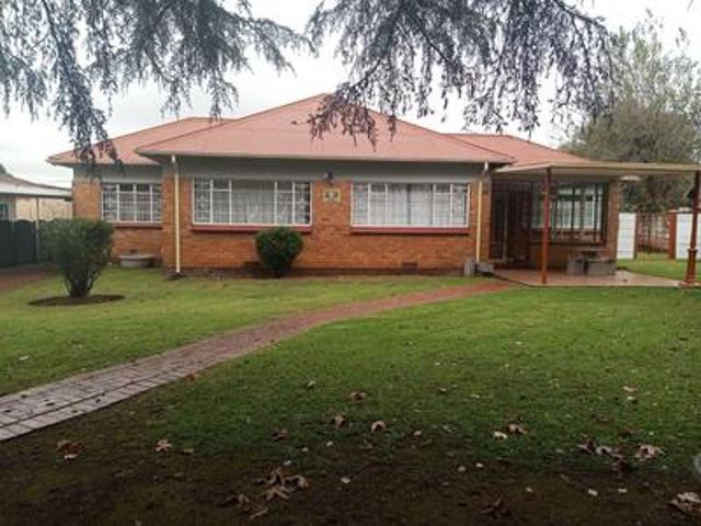 spacious family living at a give awa.