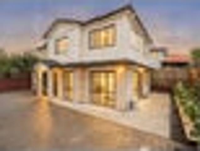 SPACIOUS FAMILY LIVING BEHIND SECURE GATES
