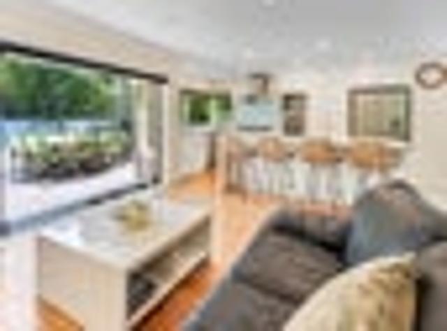 Spacious family living in Macleans zone