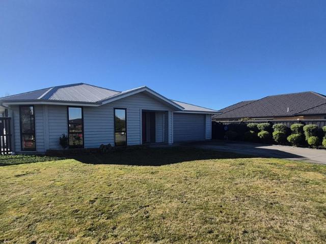 Spacious Family Living in a Fantastic Rolleston Location 22 Sandstone Crescent, Rolleston