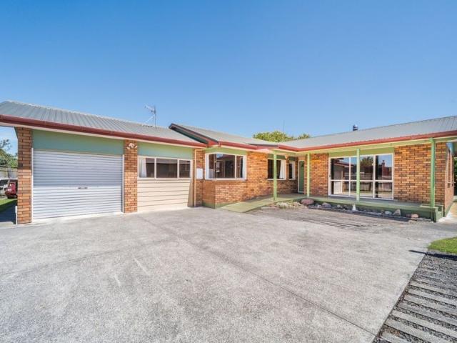 Spacious Family Living in a Prime Feilding Location
