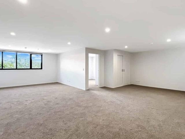 Spacious Family Living in a Prime St Lukes Location