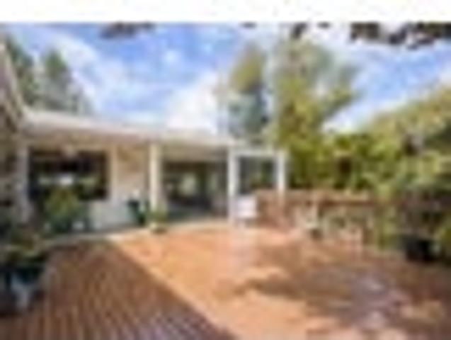 Spacious Family Living in Sought After Walmsley Rd