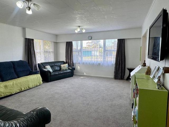 Spacious family living in the heart of Bay.